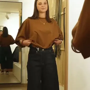 Vous les adorez. Nos t-shirts en coton aux manches drapées, faciles à porter et à assortir. Le plus difficile : quelle couleur choisir ?