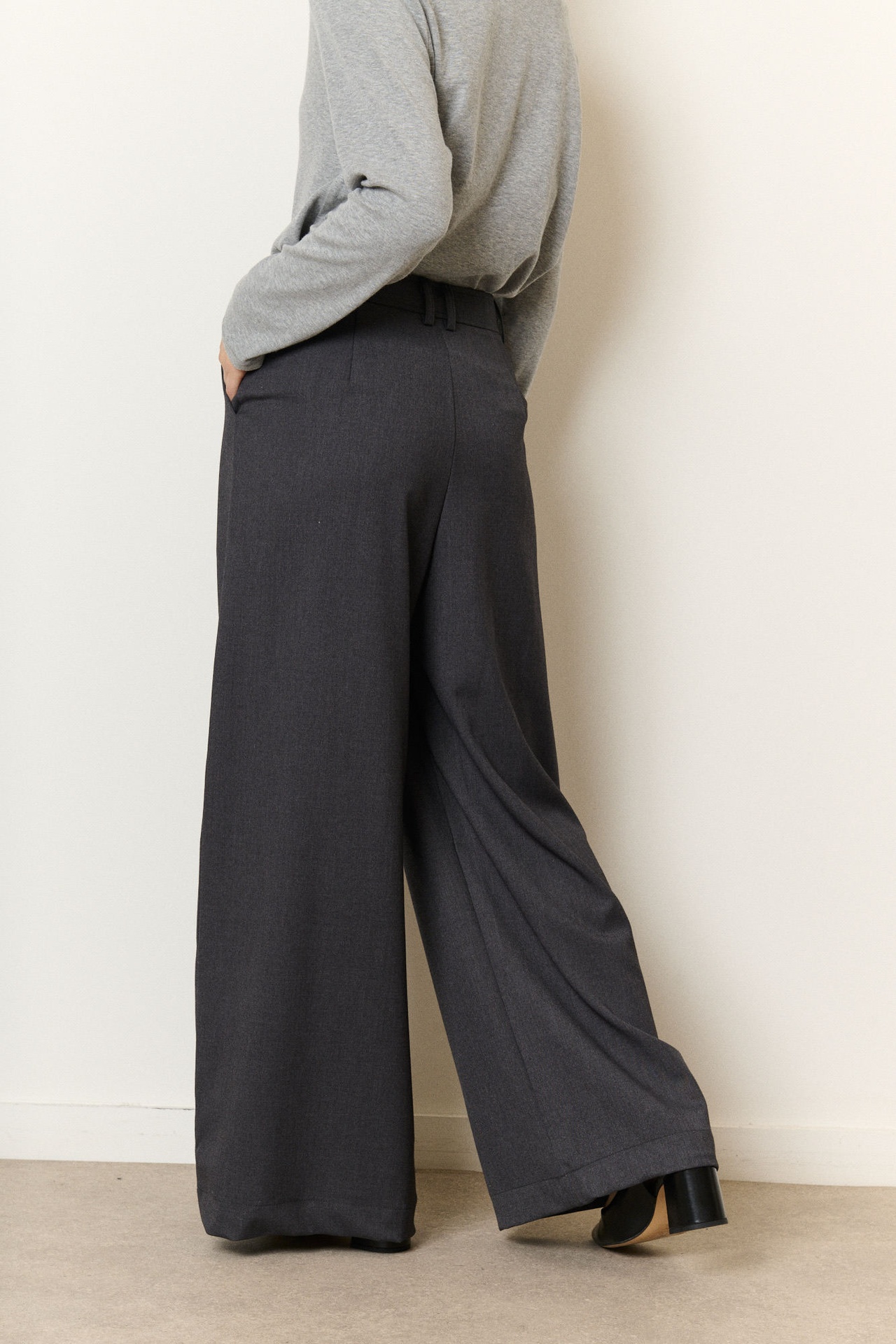 Pantalon de tailleur large à pinces - Gris anthracite — vue 5