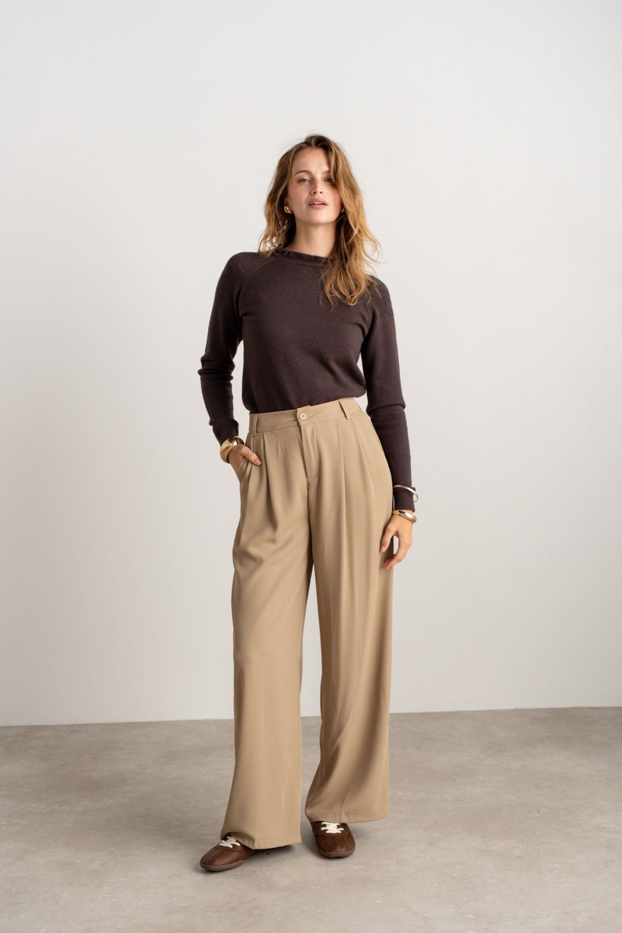 Pantalon de tailleur fluide avec plis plats - Pina - Camel (5)
