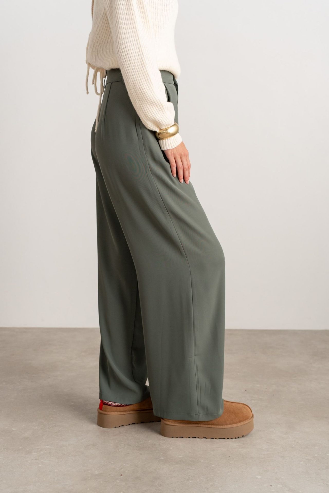 Pantalon de tailleur fluide avec plis plats - Pina - Vert sauge (2)