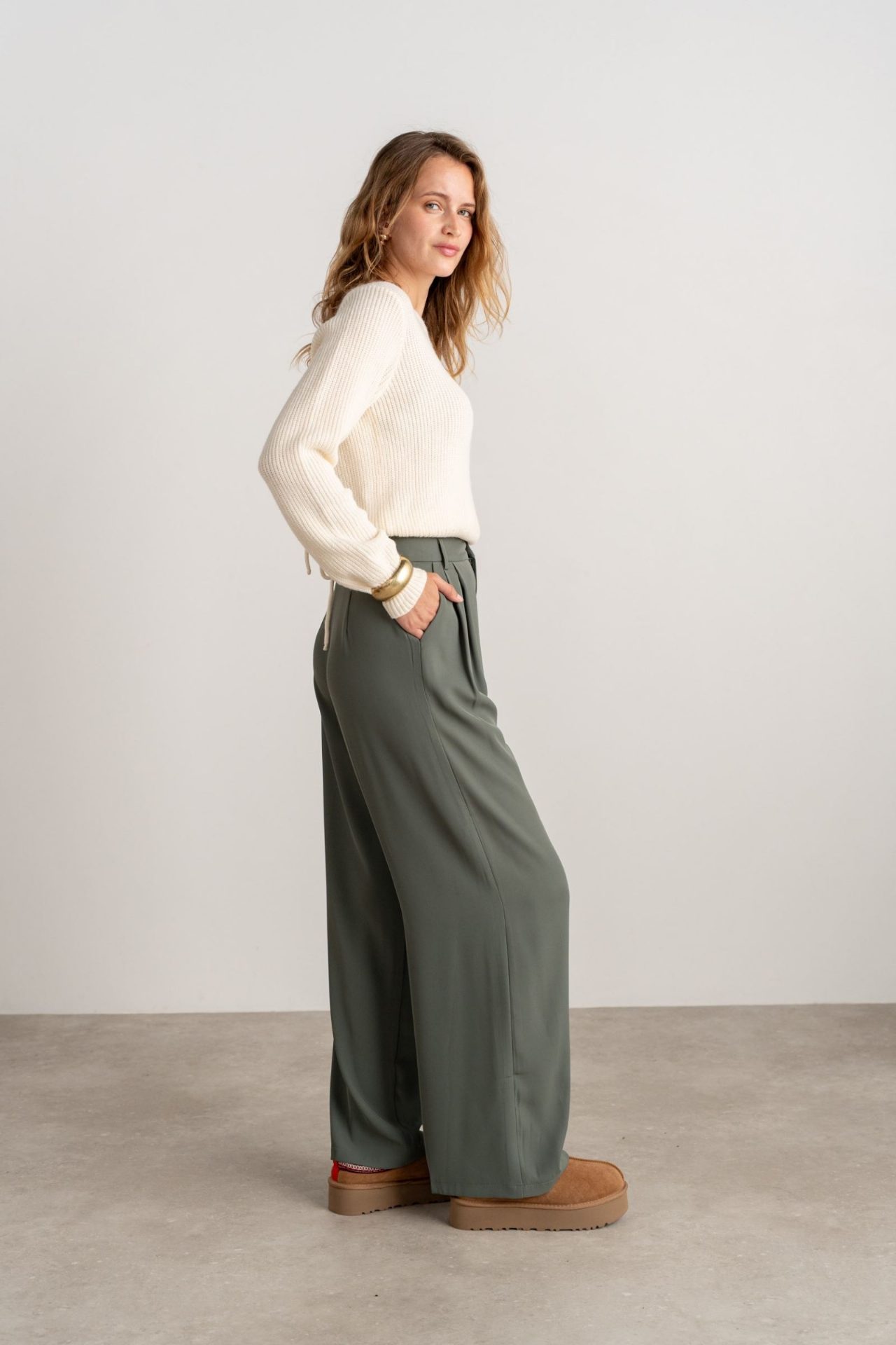 Pantalon de tailleur fluide avec plis plats - Pina - Vert sauge (4)