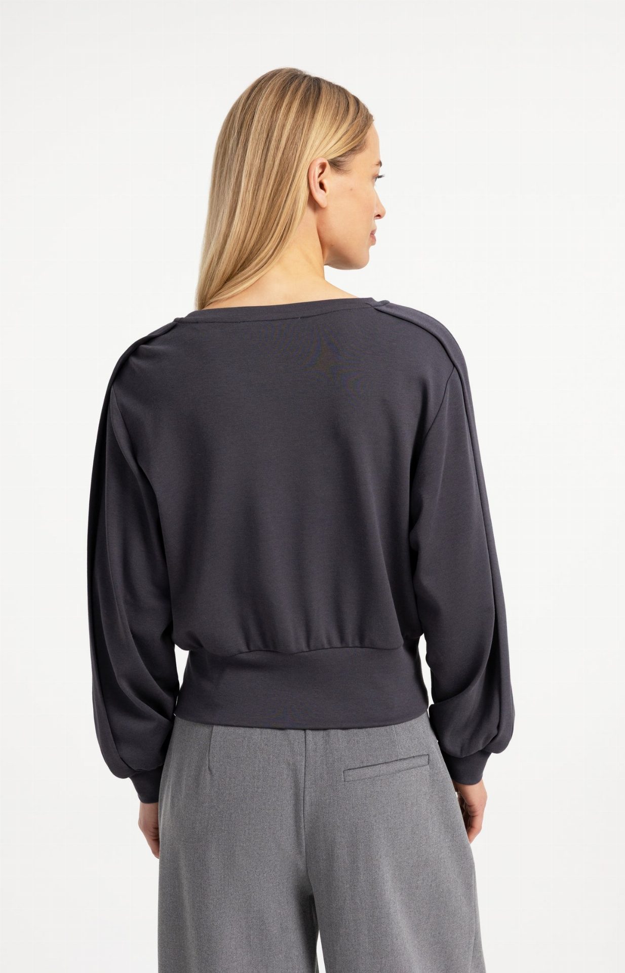 Pull léger avec ceinture et détails plissés - YAYA - Hole Black (3)