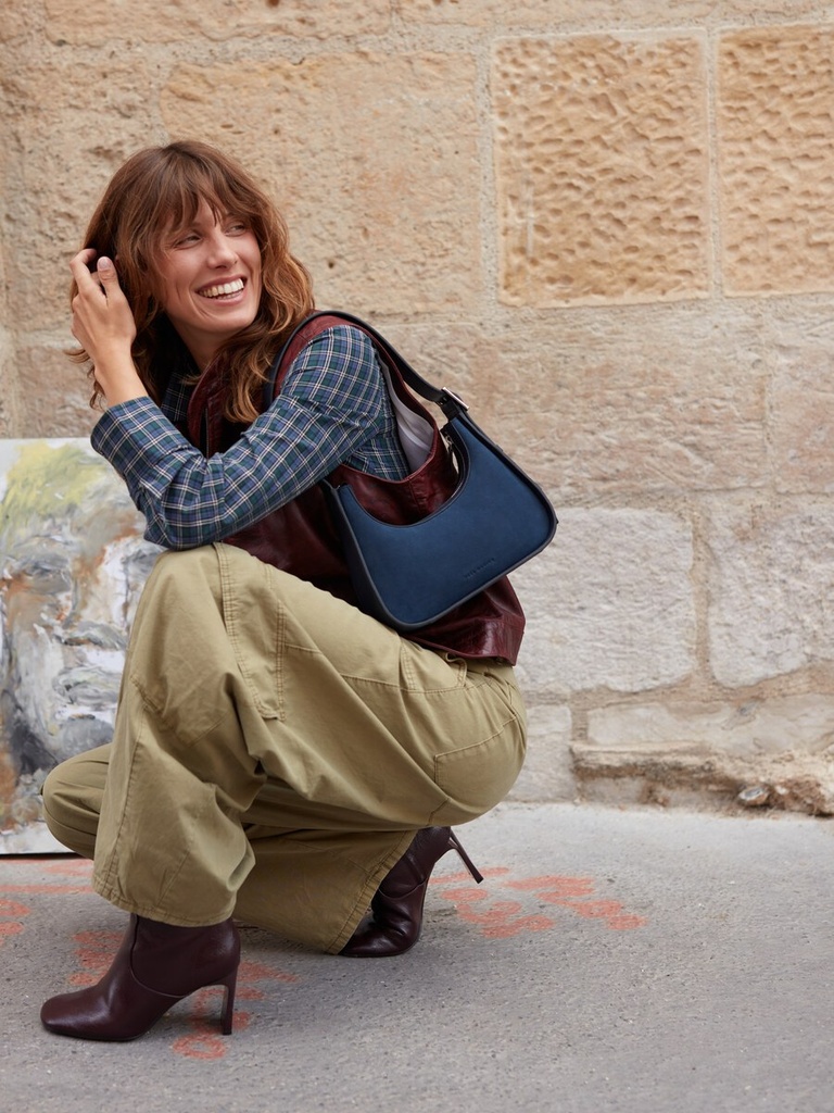 Sac baguette en cuir de vachette suédé Bleu Nuit - Victoire