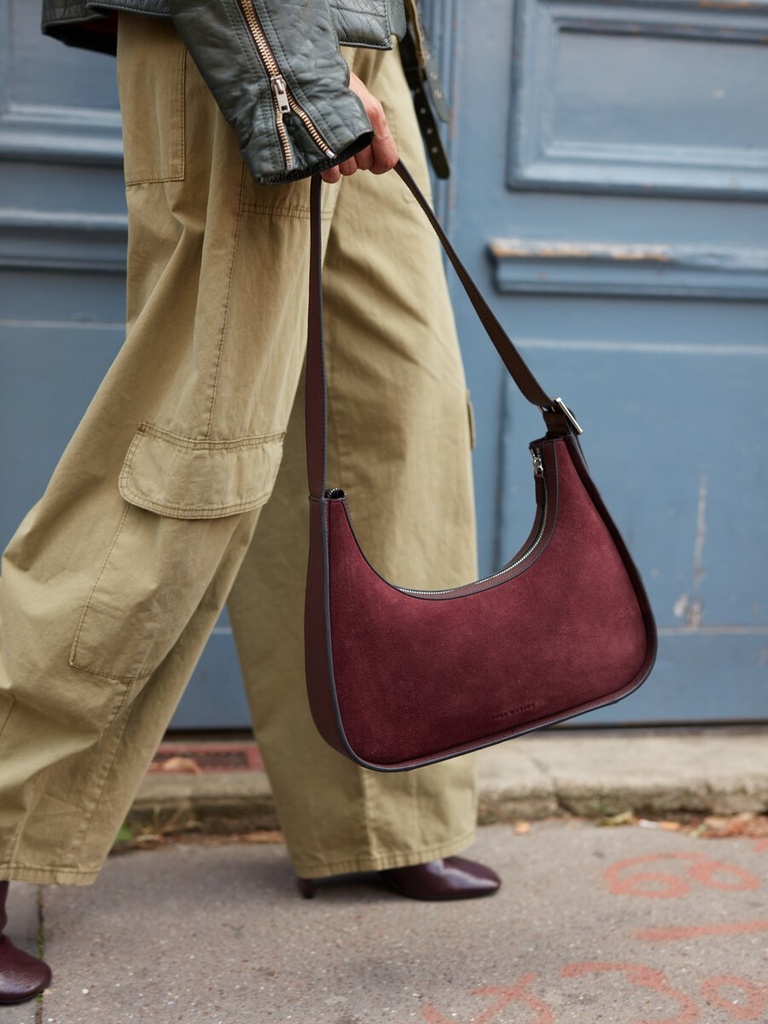 Sac baguette en cuir de vachette suédé Aubergine - Victoire (6)