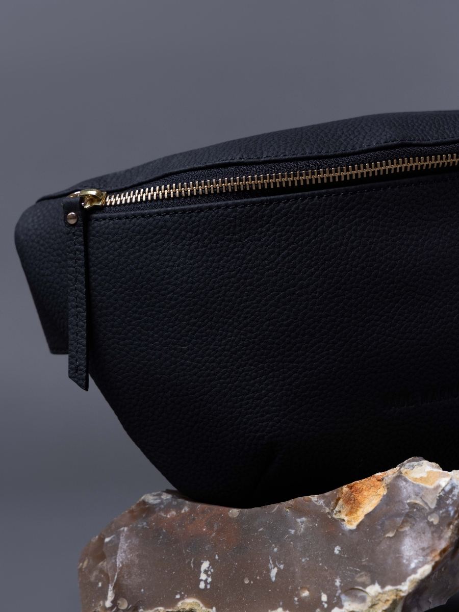 LaBanane Noir Charbon - sac banane en cuir noir (6)