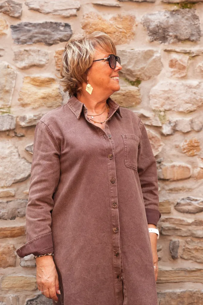 Robe chemise en coton délavé - Chocolat — vue 4