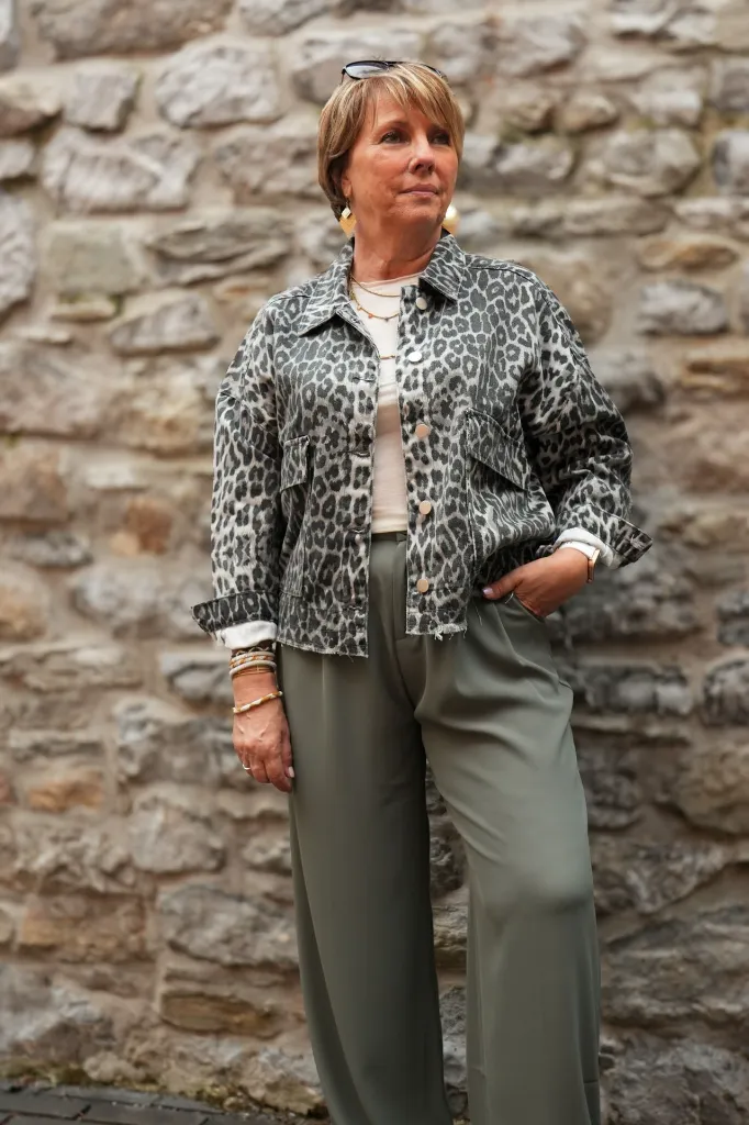 Pantalon de tailleur fluide avec plis plats - Pina - Vert sauge (vue 6)
