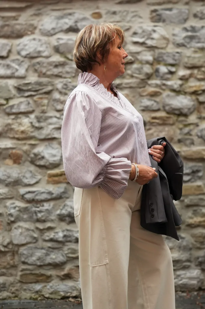 Blouse rayée col à volants - Rayé taupe (vue 4)
