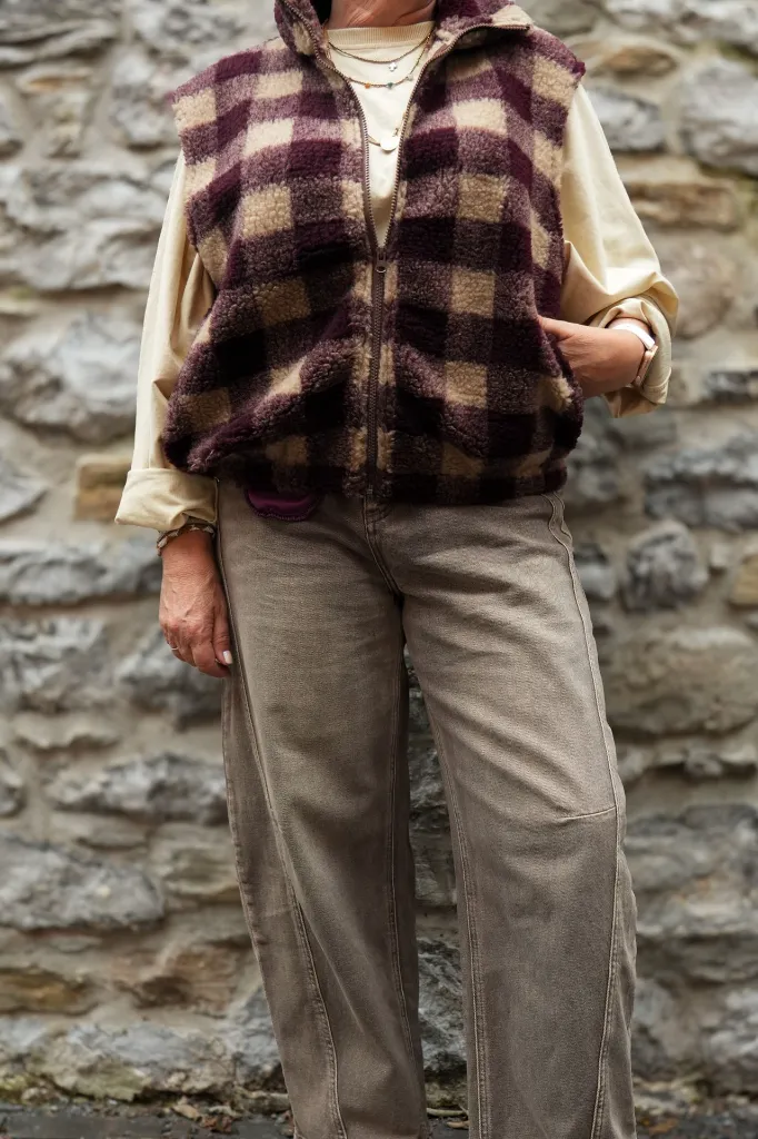 Gilet sherpa à carreaux - Bordeaux et beige (vue 3)