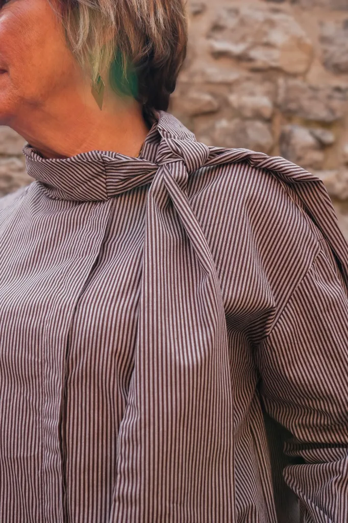 Chemise lignée col lavallière - marron (vue 3)