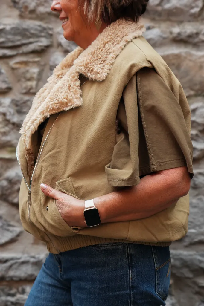 Veste sans manches col teddy revers - Beige (vue 8)