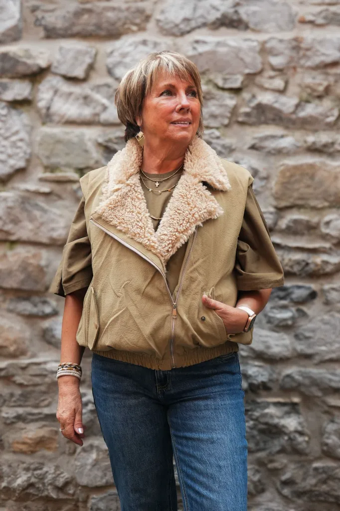 Veste sans manches col teddy revers - Beige (vue 6)