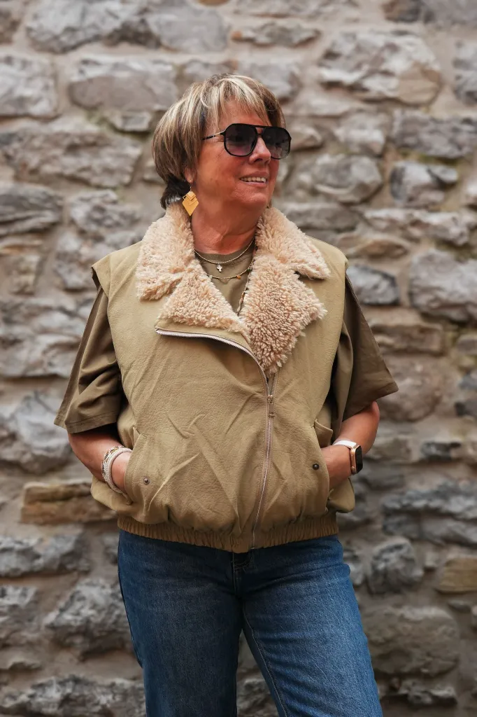 Veste sans manches col teddy revers - Beige (vue 7)