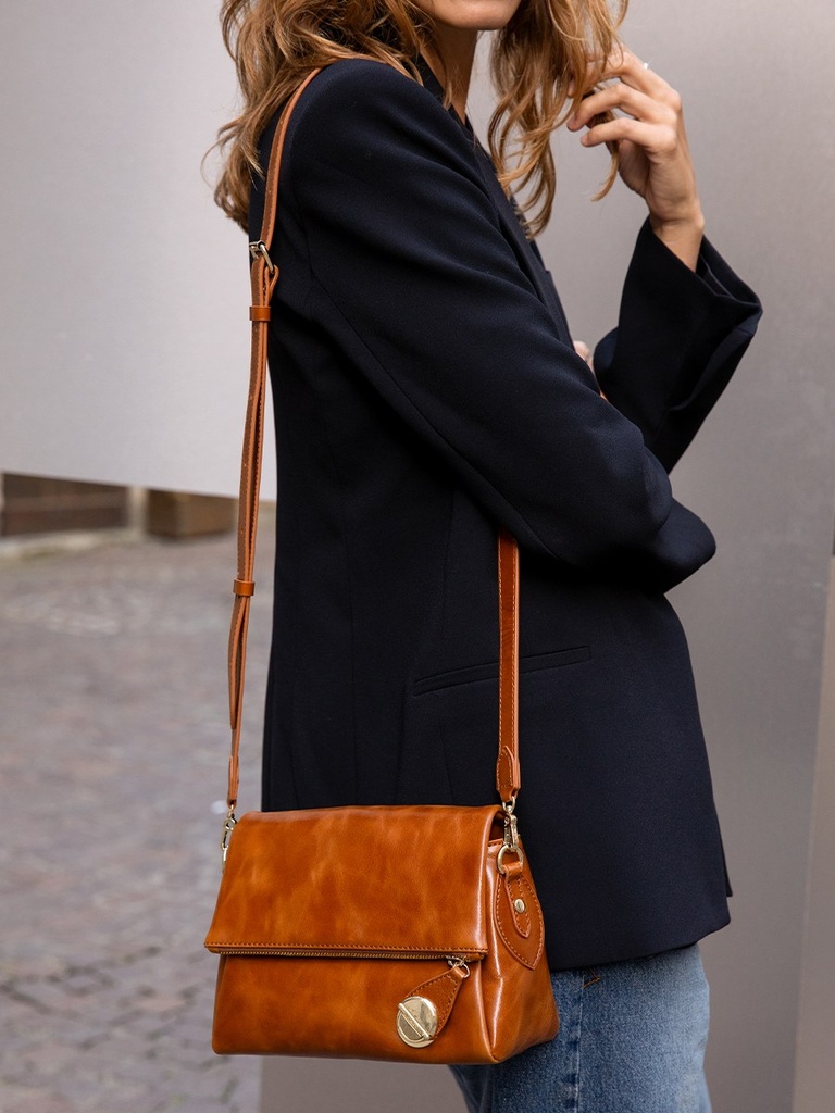 Sac bandoulière Paul Marius Bernadette Pochette en cuir vernis cognac (5)
