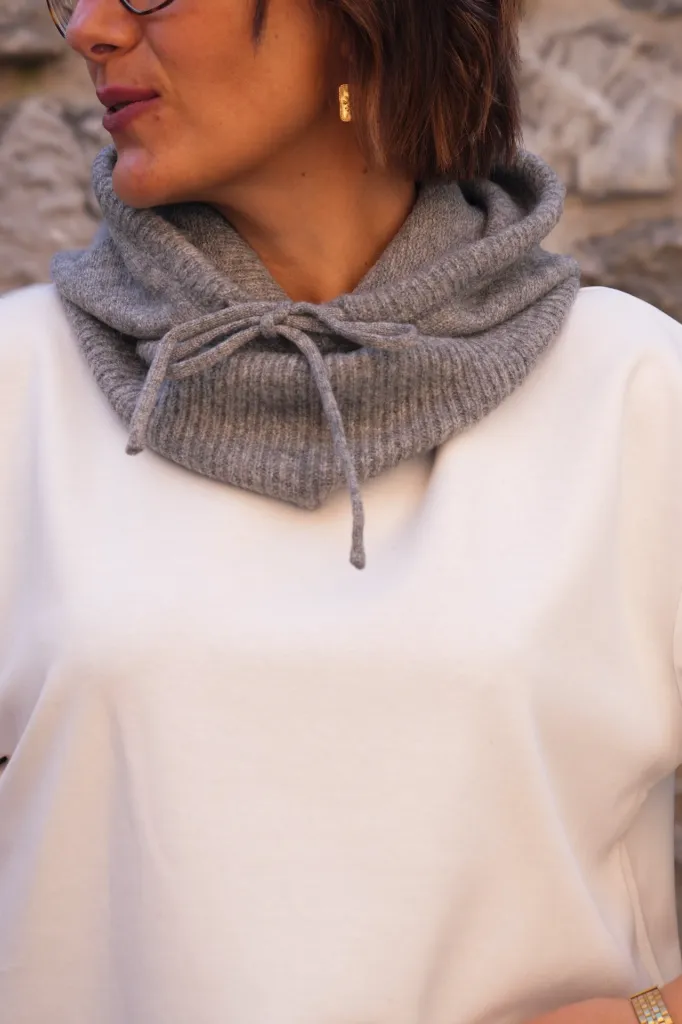 Cagoule en maille à cordons - Gris (vue 4)