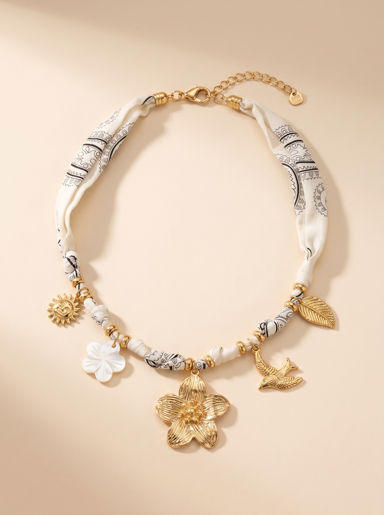 Collier en tissu avec charms fleur - Adhara - Blanc