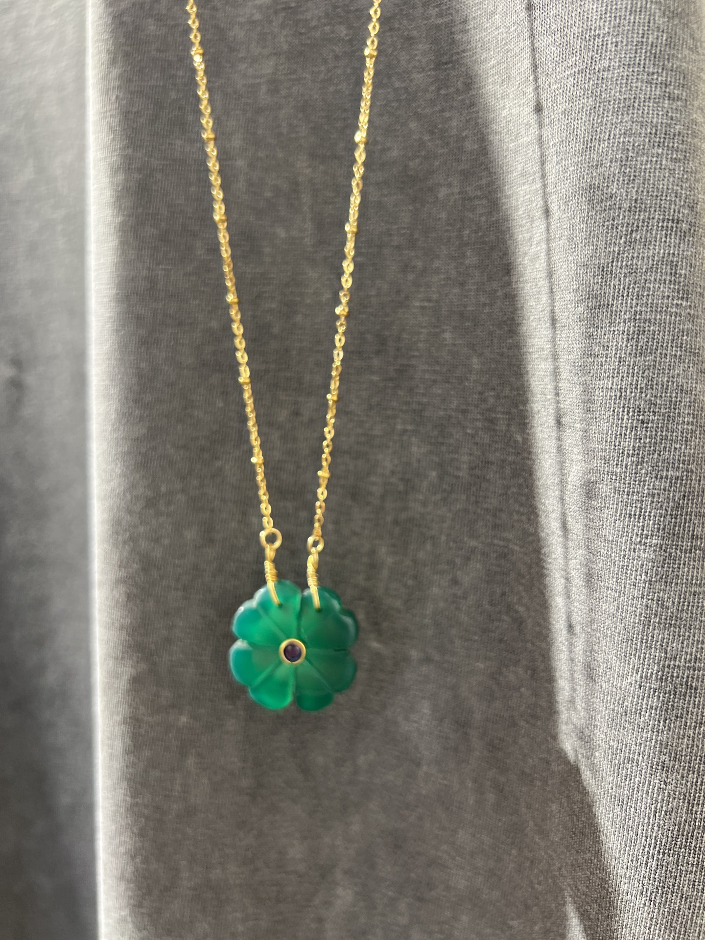 Collier avec pendentif et pierres semi-précieuses - Le monde est stone - FLOWER - vert transparent Jade vert