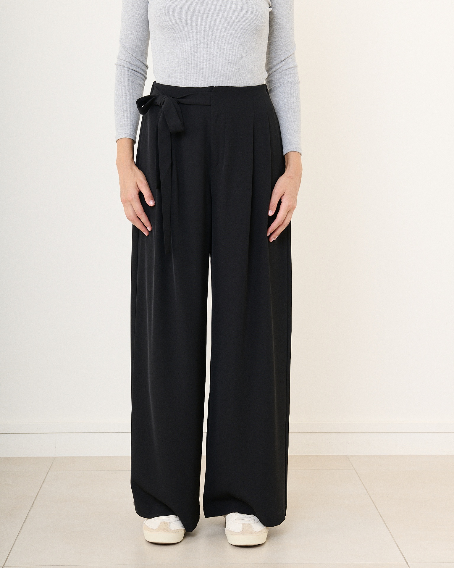 Pantalon de tailleur à nouer avec élastique au dos - Tara - noir