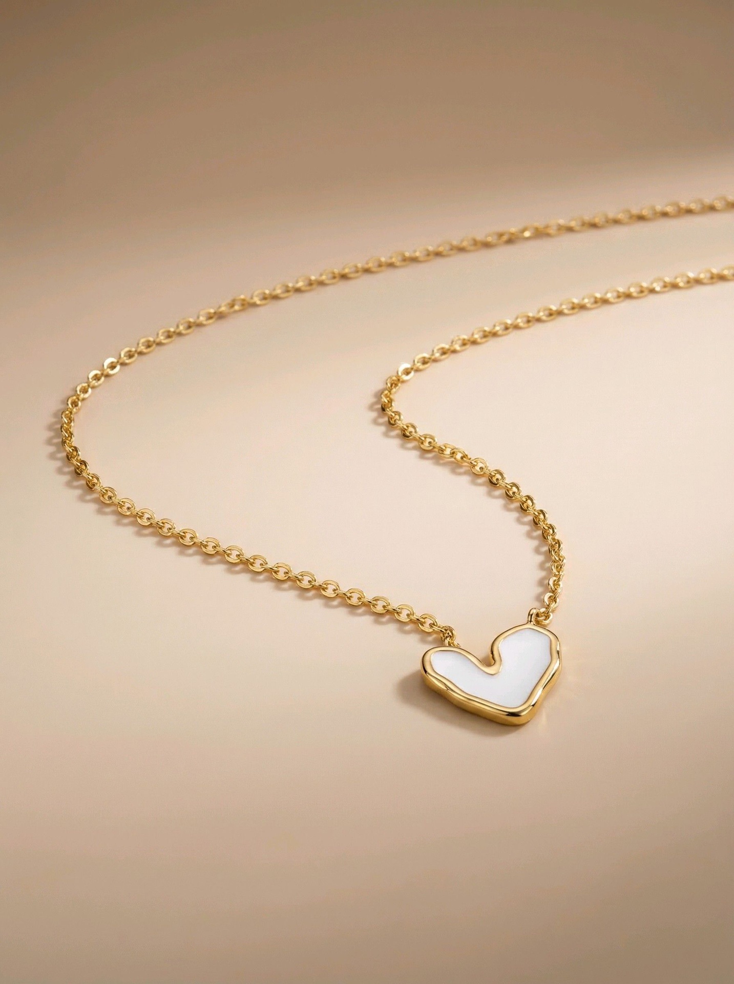 Collier en acier - Coeur blanc - Doré