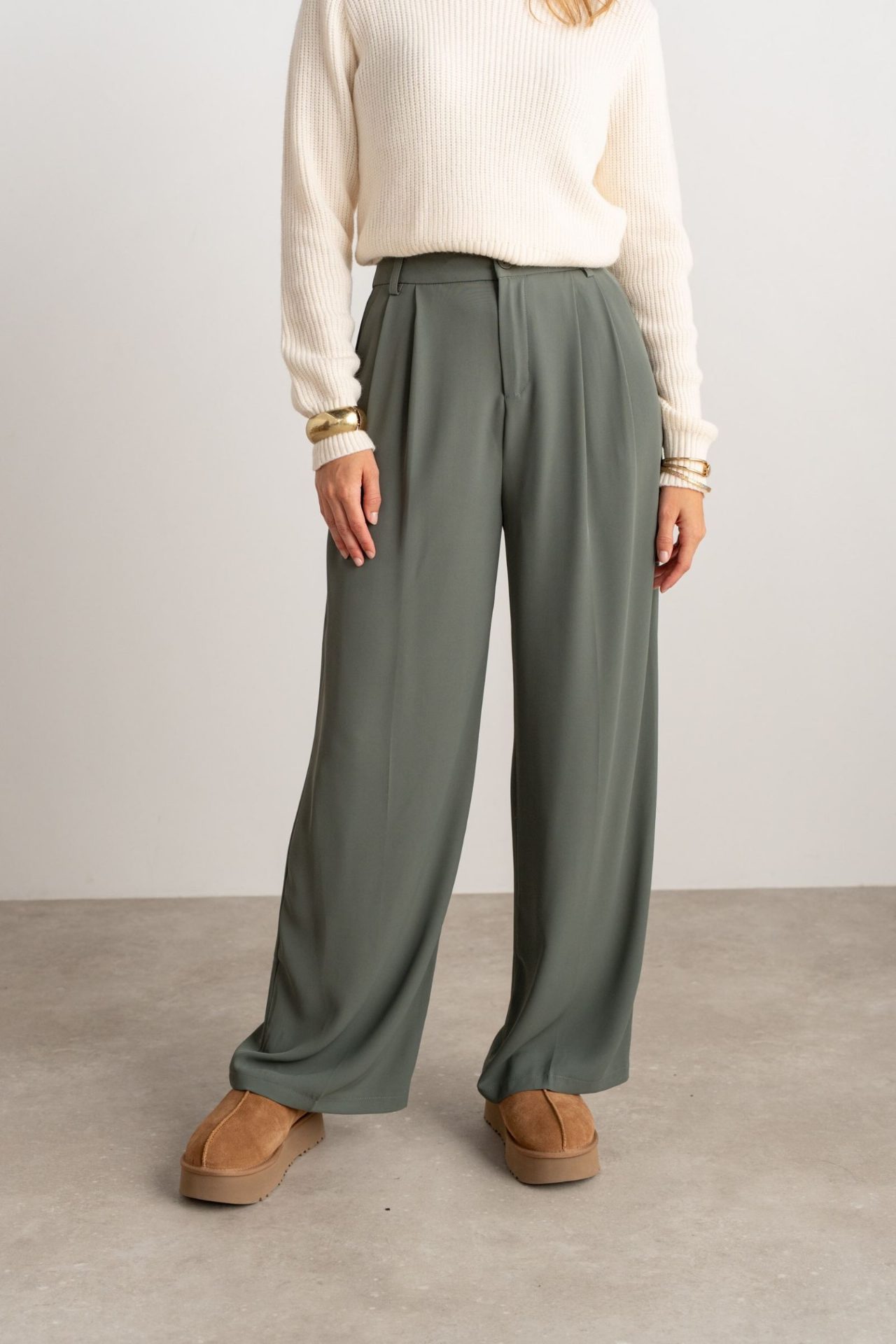 Pantalon de tailleur fluide avec plis plats - Pina - Vert sauge