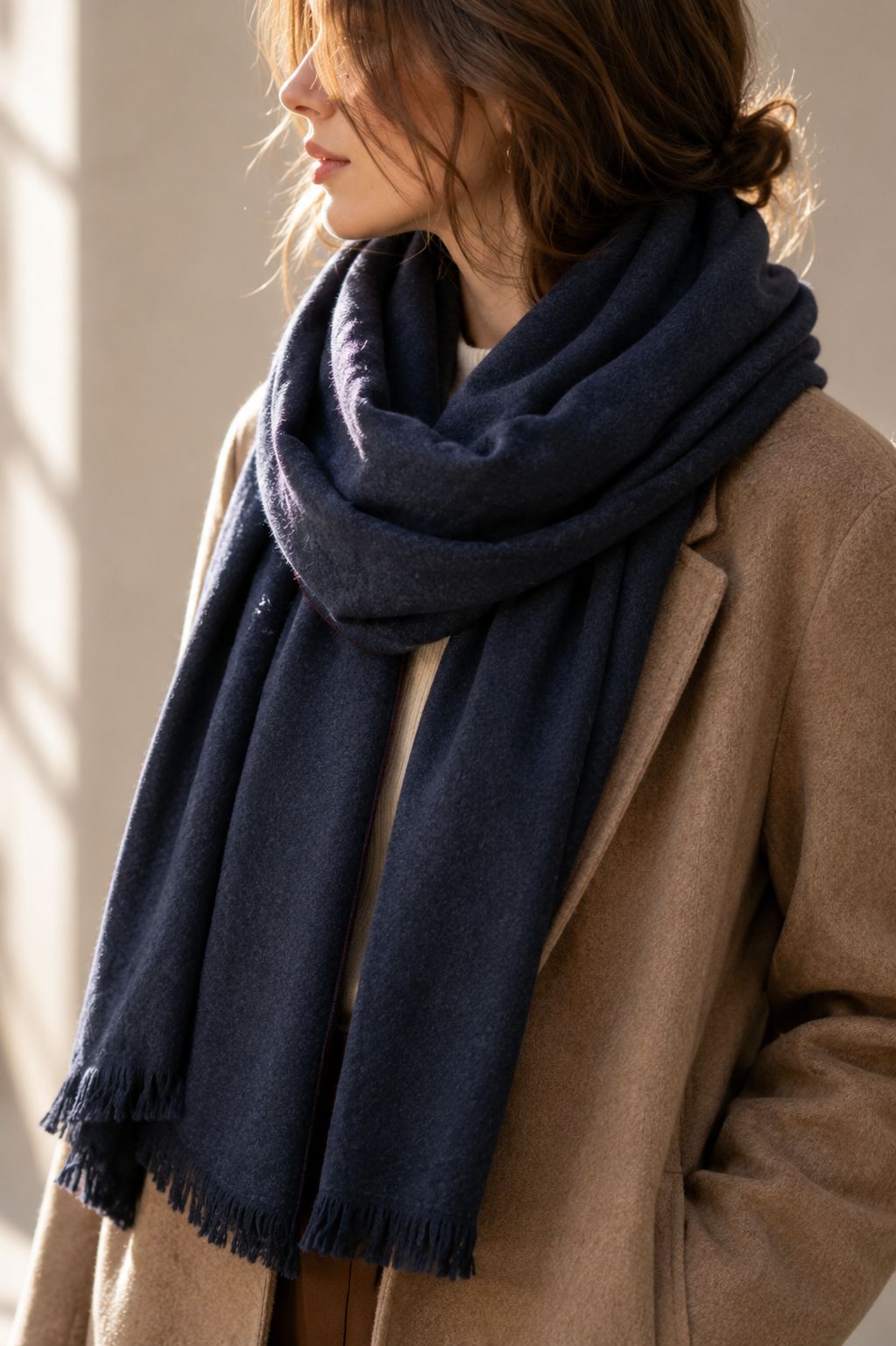 Écharpe frangée en maille douce - Marine
