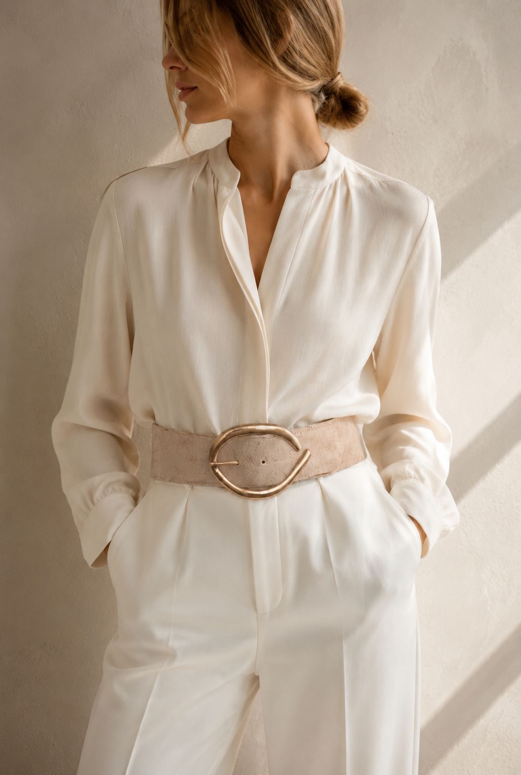 Ceinture large boucle ovale dorée - Taupe