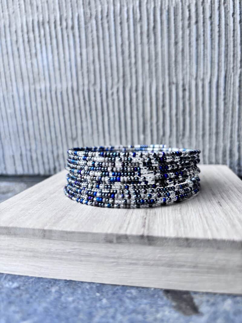 bracelet spirale en perles de verre kharmari indreni 1709 01