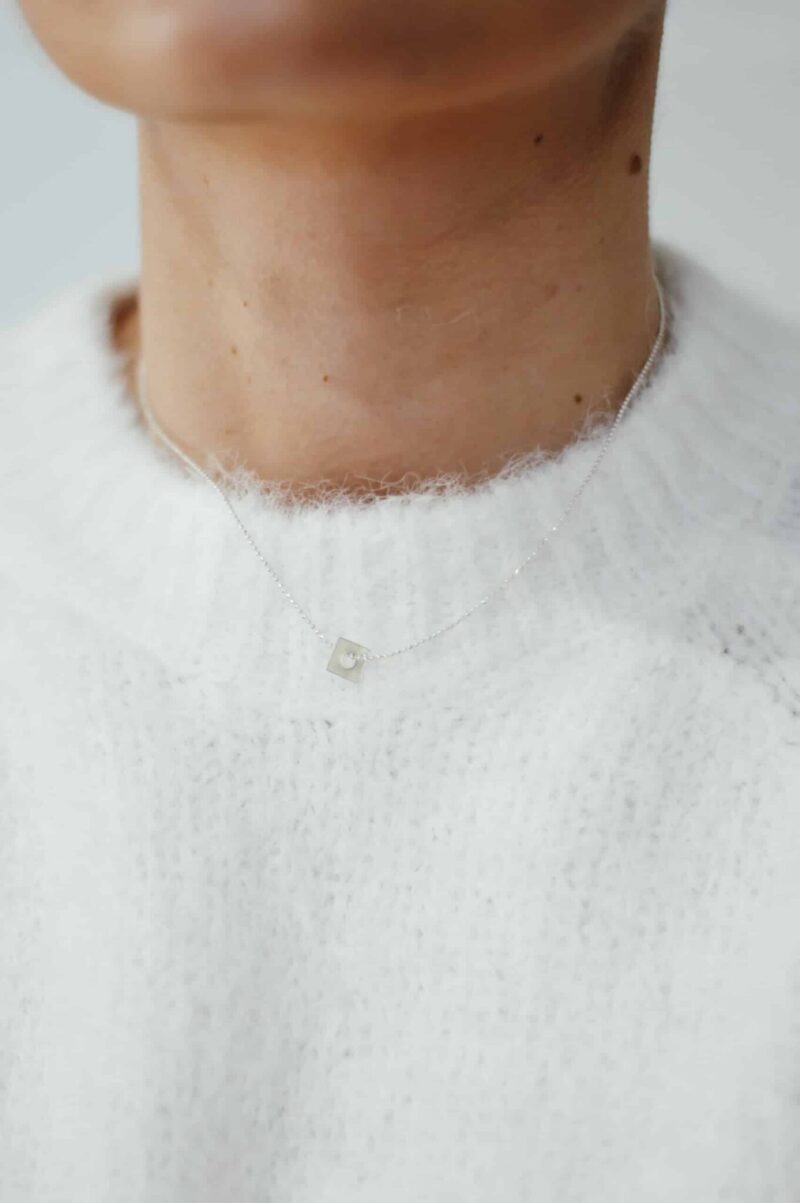 collier-plaque-argent-by-sidonie-minimaliste-plaque_01 collier plaque argent by sidonie minimaliste plaque 01 scaled scaled