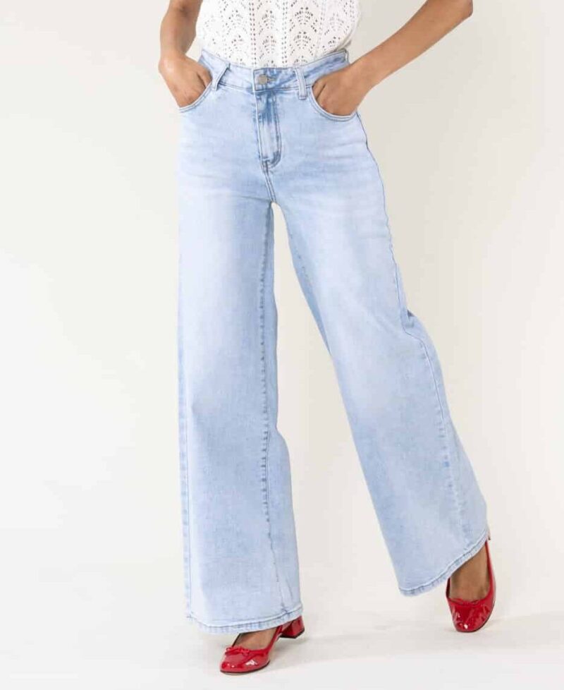 jeans wide leg uni taille haute nathalie bleu tres clair 01 scaled e1739465943594