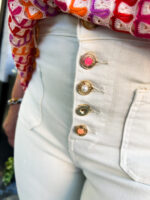 jeans-large-avec-poches-appliquees-et-boutons-colores-loris-beige_01