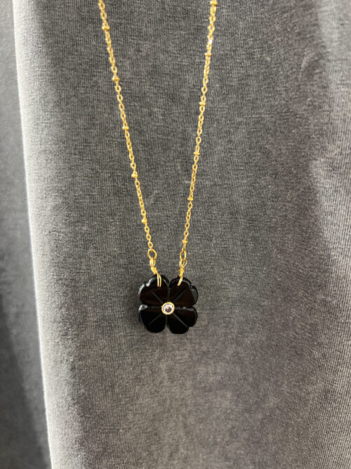Collier avec pendentif et pierres semi-précieuses - Le monde est stone - FLOWER - Noir Onyx
