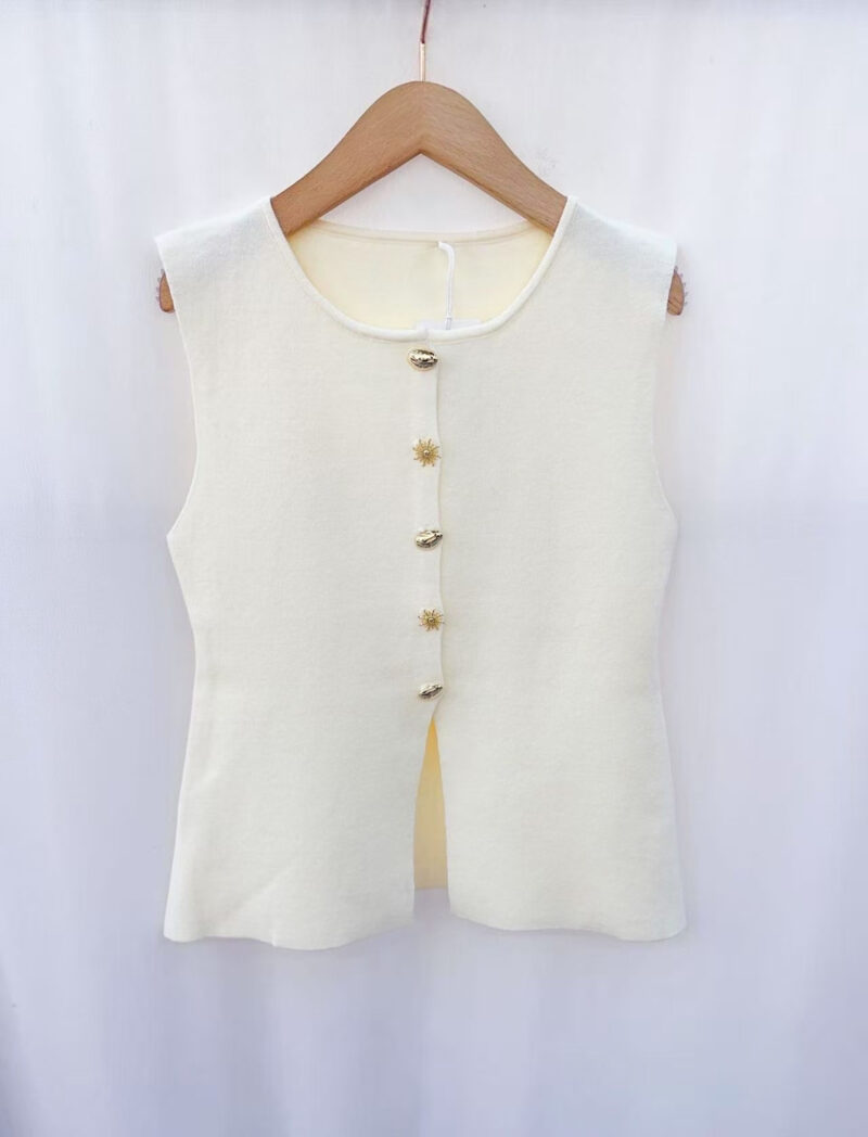 gilet sans manches unis avec boutons dores soleil ecru 01