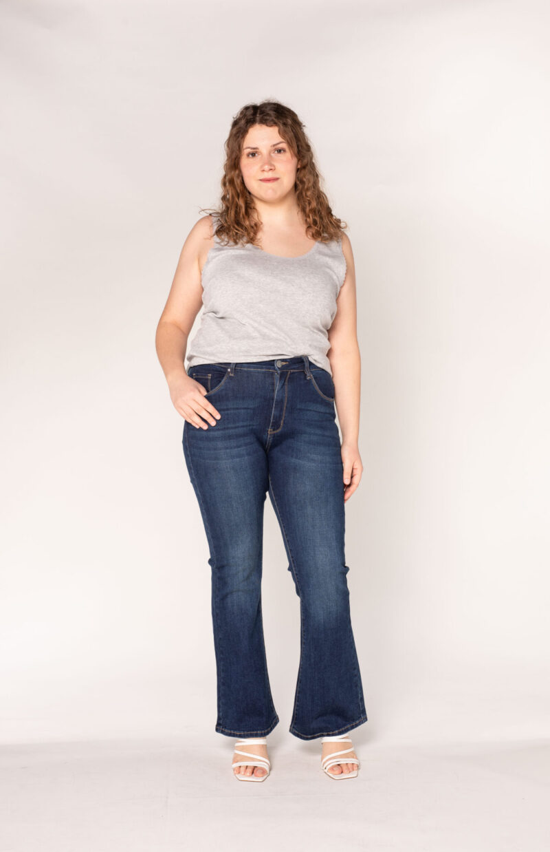 jeans bootcut curvy flo bleu fonce 01 scaled