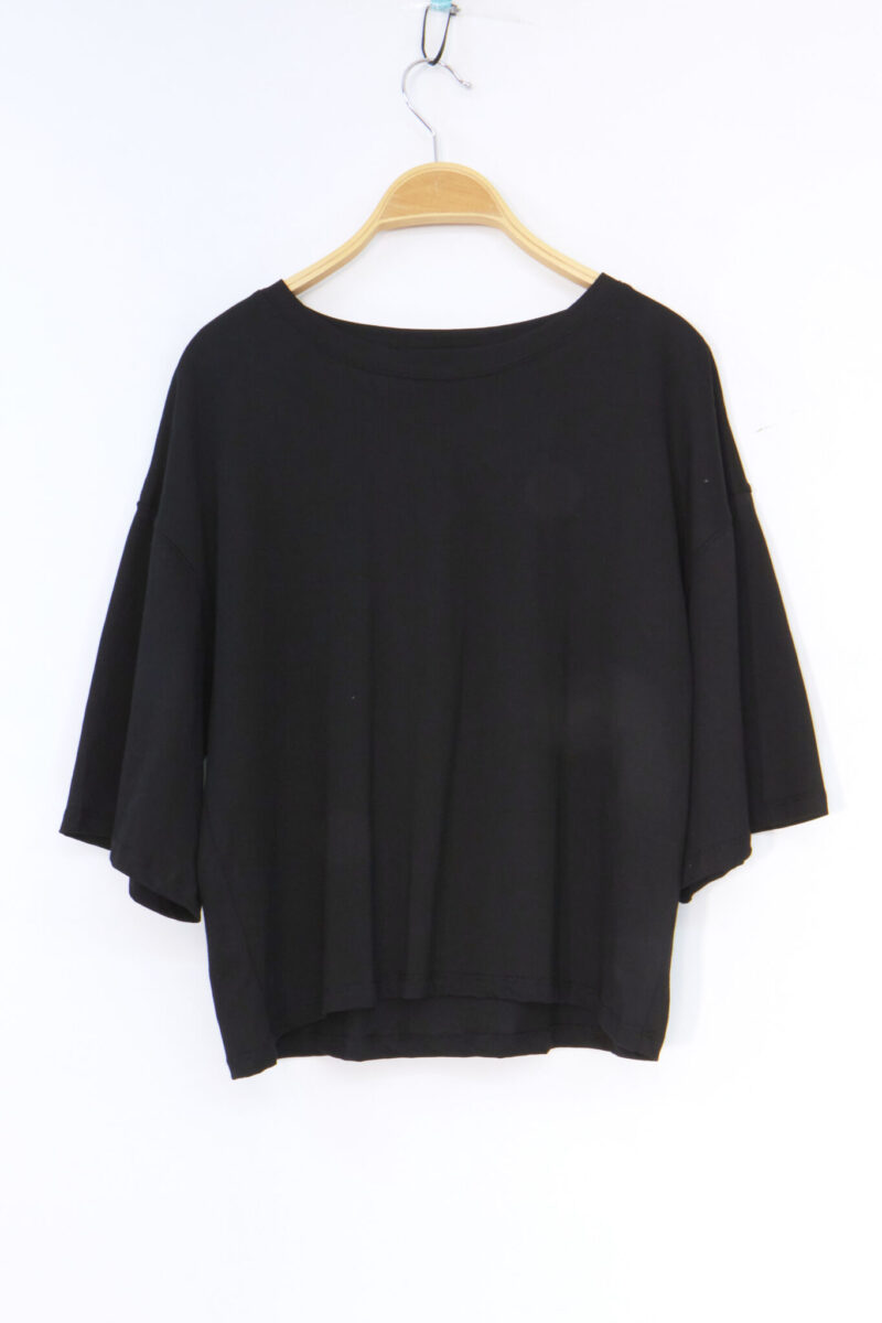 t-shirt-basique-uni-col-rond-oversize-odile-noir_01 t shirt basique uni col rond oversize odile noir 01 scaled