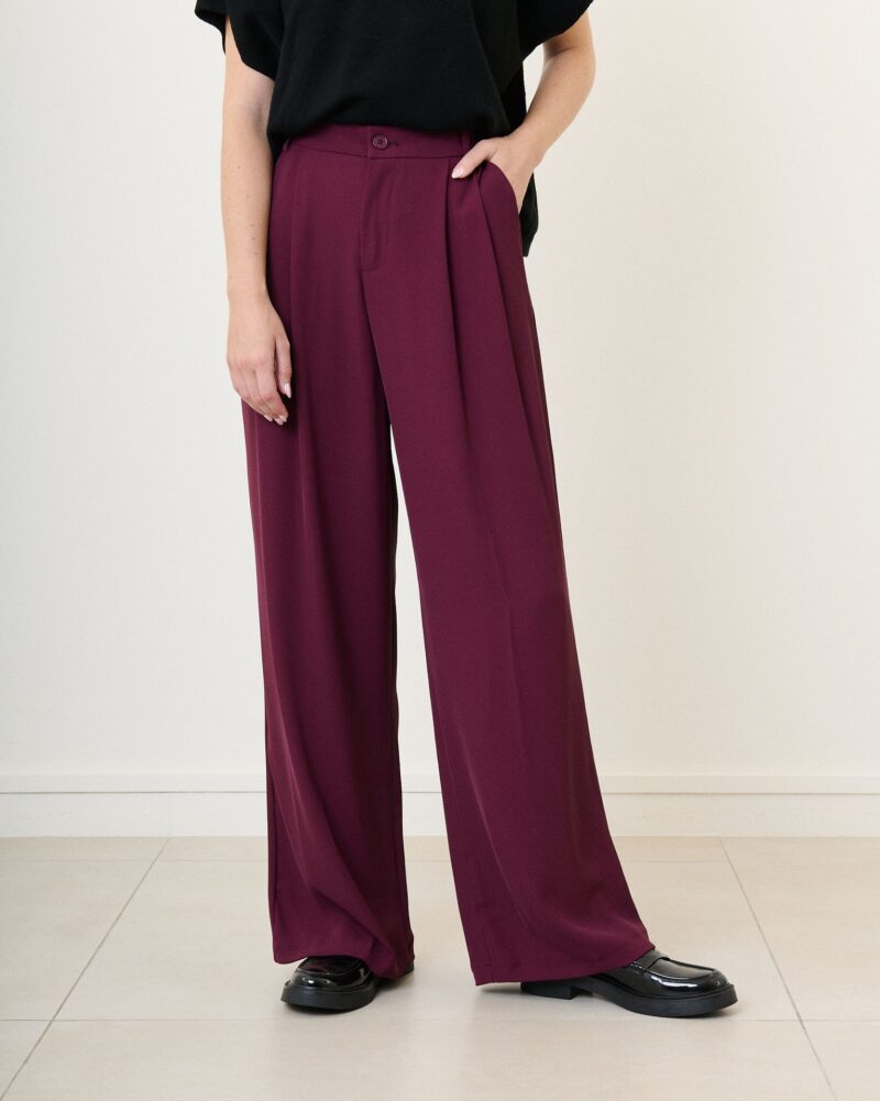 Pantalon-de-tailleur-fluide-avec-plis-plats-Pina-Prune_Dame_18005_2.jpeg Pantalon de tailleur fluide avec plis plats Pina Prune Dame 18005 2
