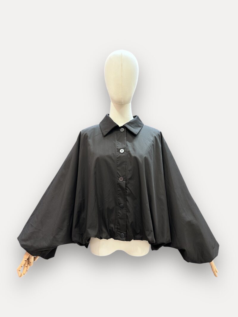 chemise-ample-coupe-ballon-noir_01