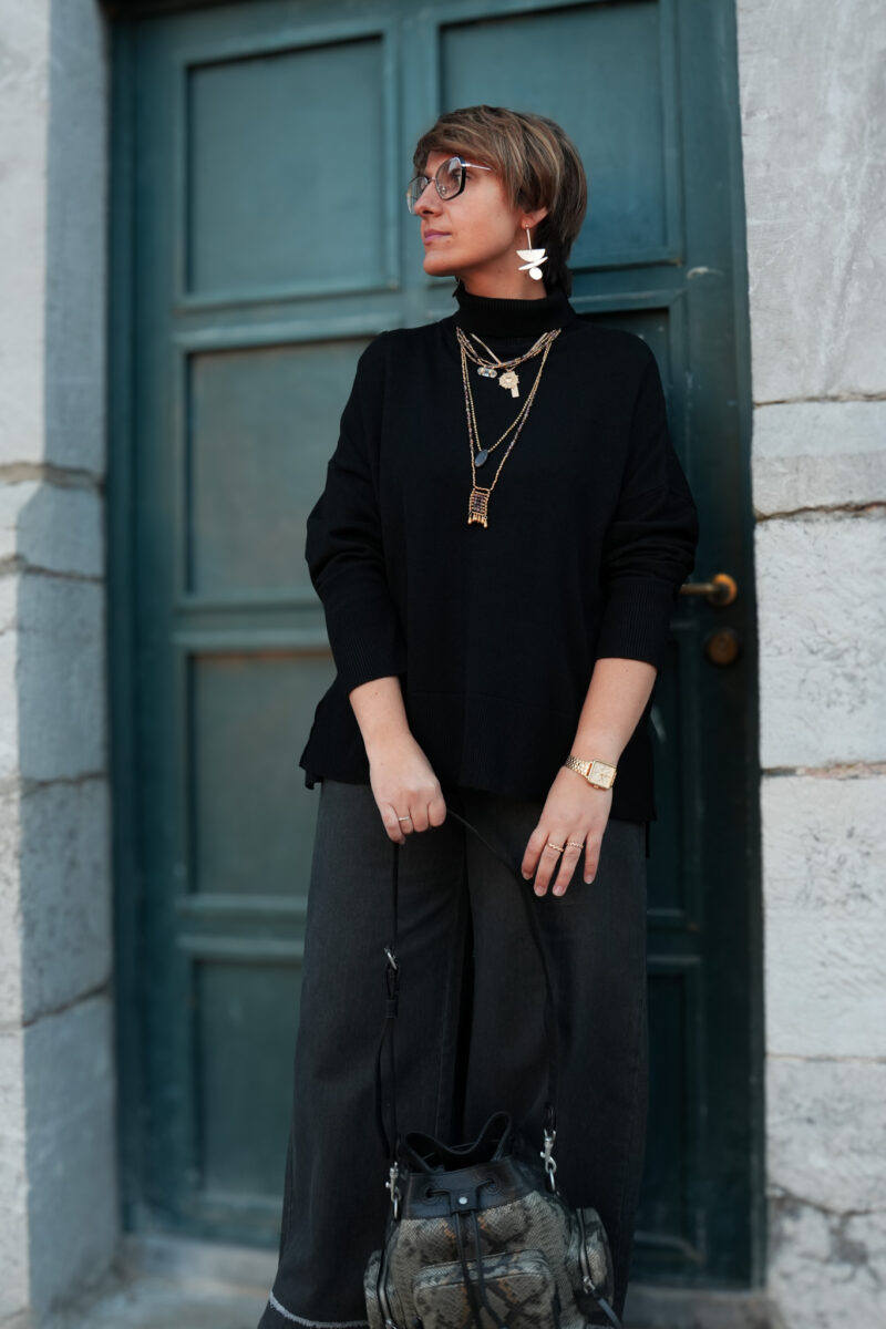 pull en maille col montant noir 03