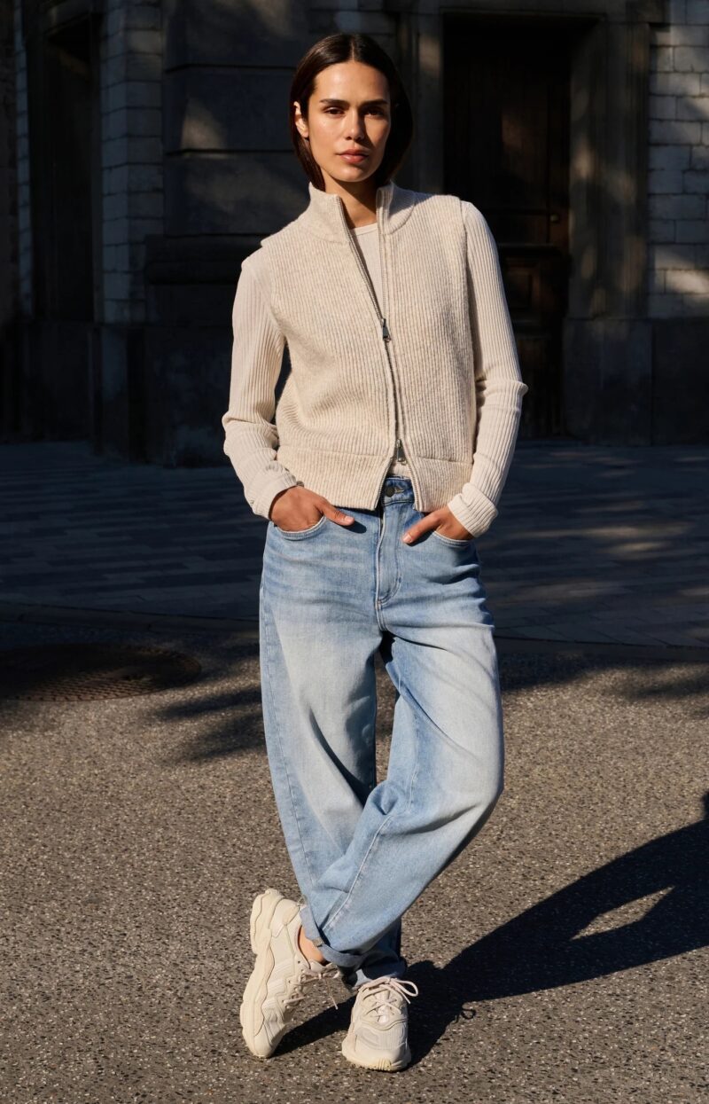 jean-taille-haute-avec-coupe-ample-et-lavage-leger-yaya-bleu-denim_04 jean taille haute avec coupe ample et lavage leger yaya bleu denim 04