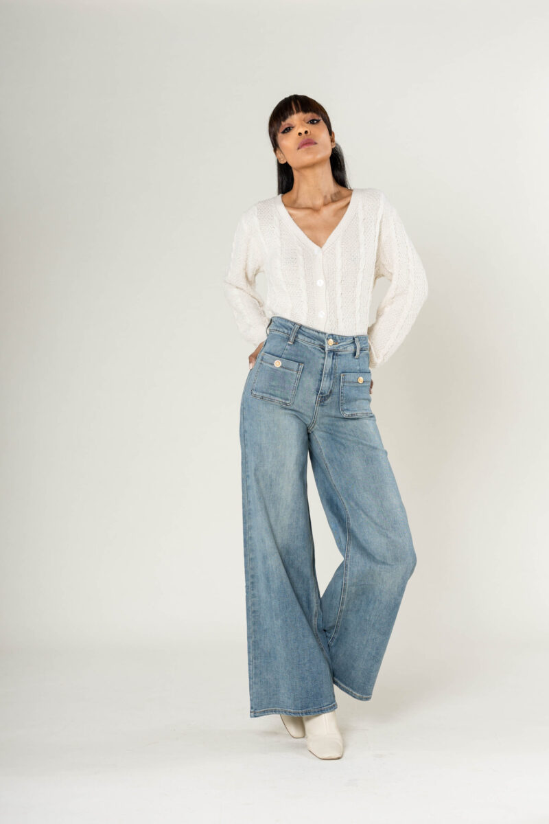 jeans super wide leg avec poches appliquees flora bleu vintage 01 scaled