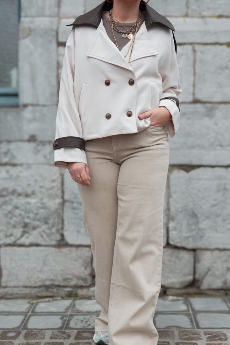 trench court avec detail col beige 10