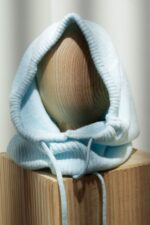 Cagoule col en mailles unie - bleu ciel