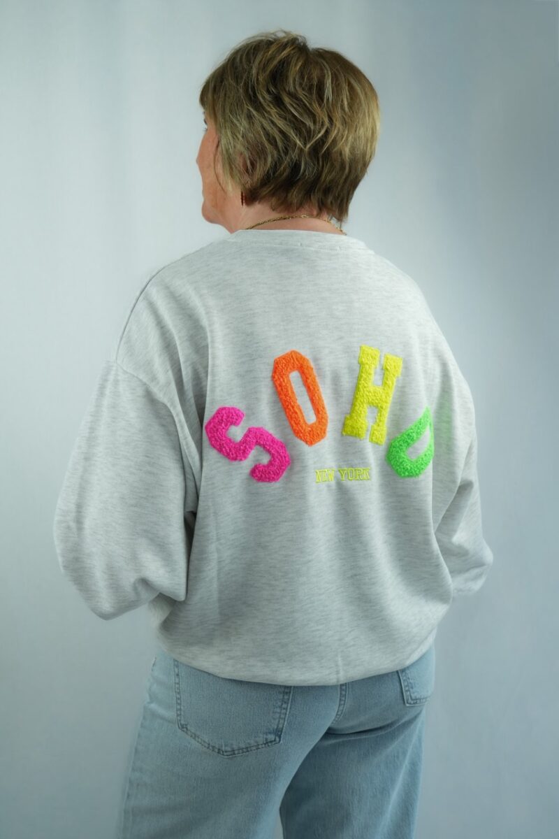 sweat shirt col rond soho gris flocage multicolore 05