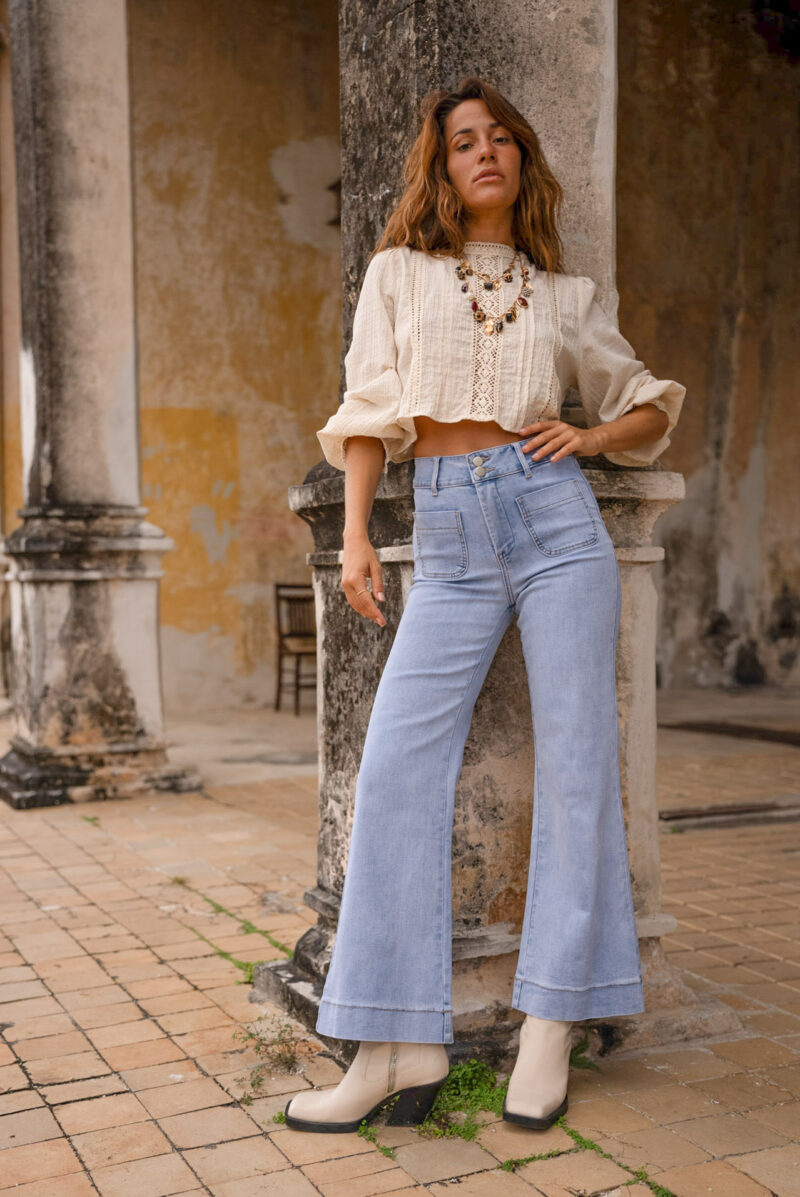 jeans-flare-court-elenette-bleu-moyen-clair_07 jeans flare court elenette bleu moyen clair 07