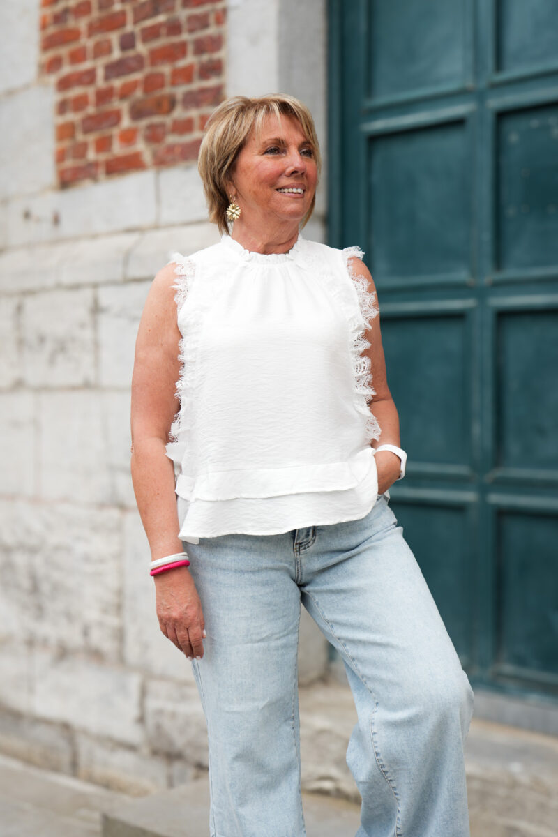 blouse sans manche col rond blanc 02
