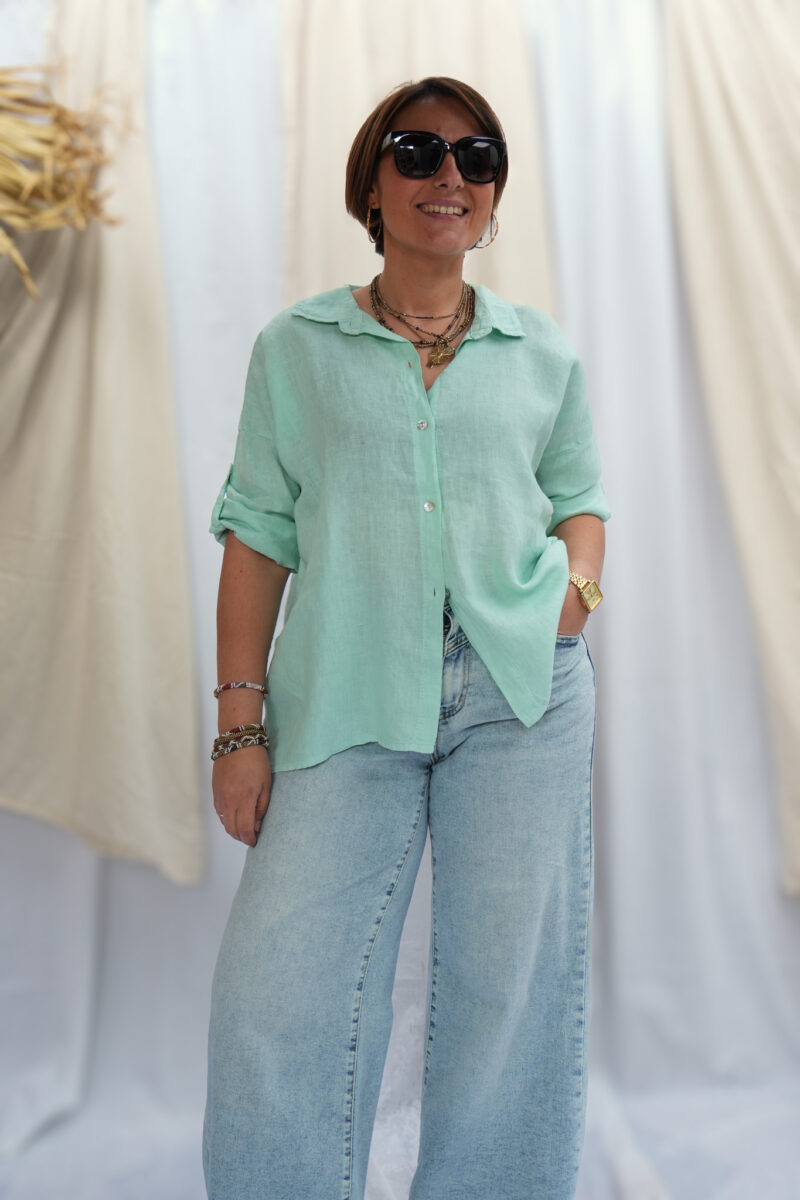 chemise en lin avec manches retroussees vert pastel 02