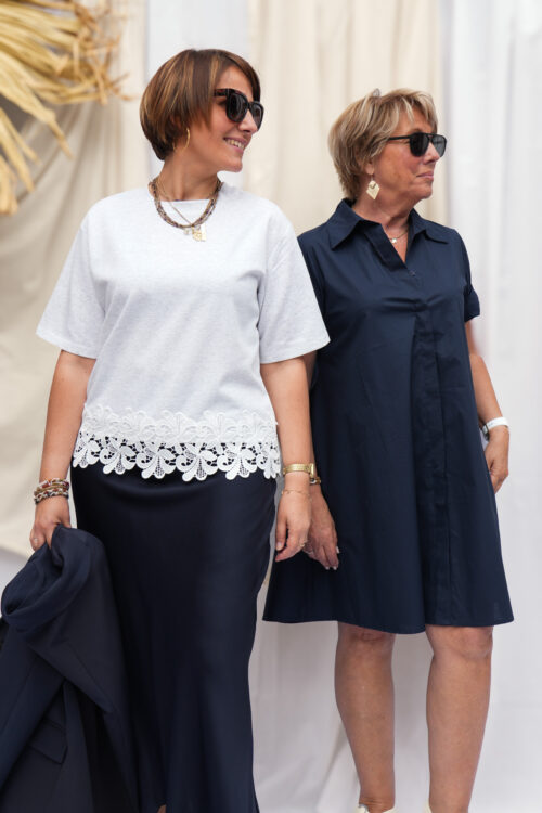 T-shirt avec broderie dans le bas - Gris