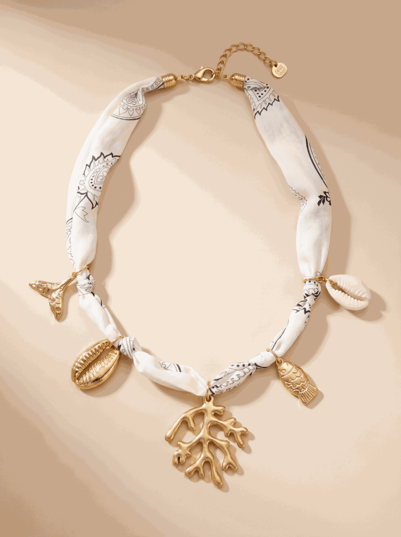 Collier en tissu avec charms océan - Maevie - Doré