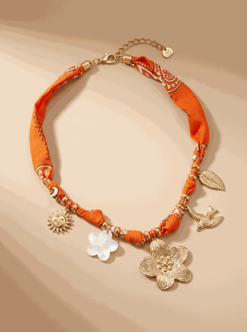 Collier en tissu avec charms fleur - Adhara - Corail Collier en tissu avec charms fleur - Adhara - Corail