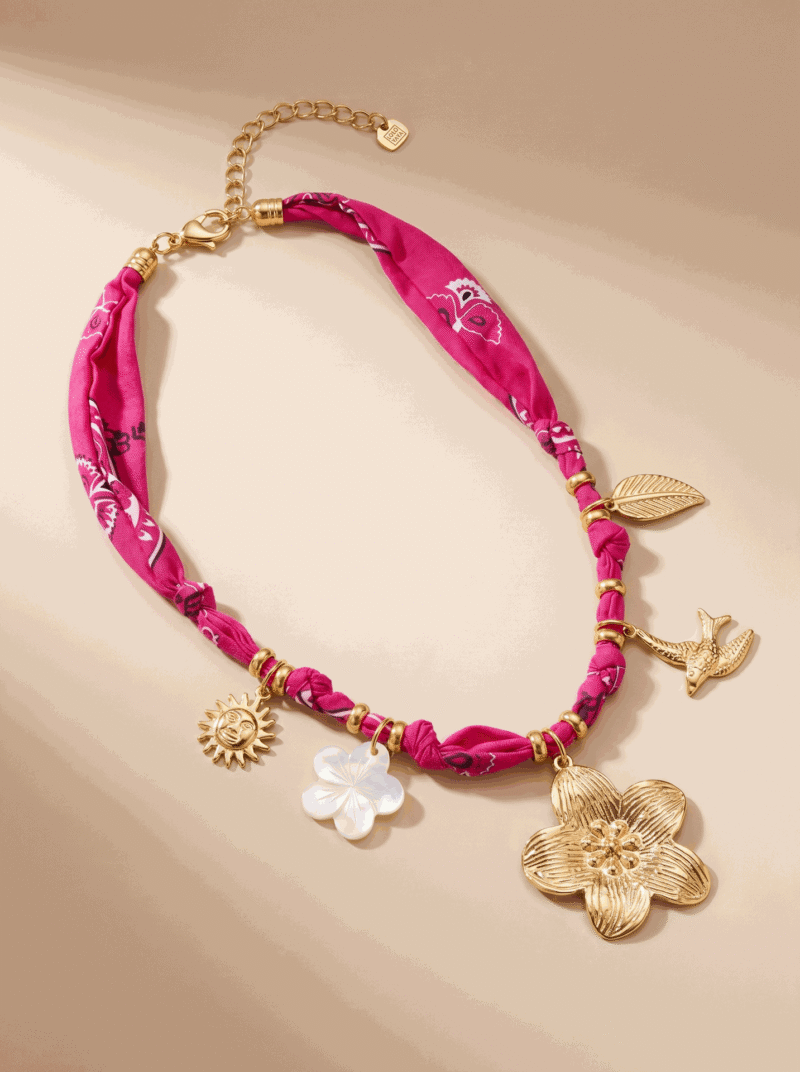 Collier en tissu avec charms fleur - Adhara - Fuchsia