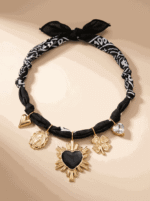 Collier en tissu avec charm coeur - Noir